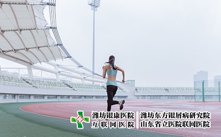 摄图网_500290298_青春活动女性操场跑步（企业商用）